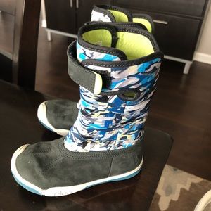 Plae Kids boots Size 9